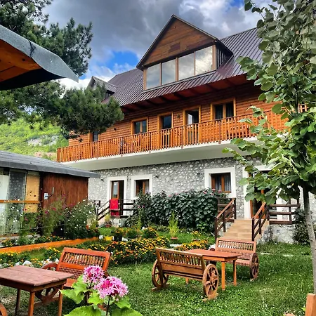 Guest house 'gurra Family' Theth